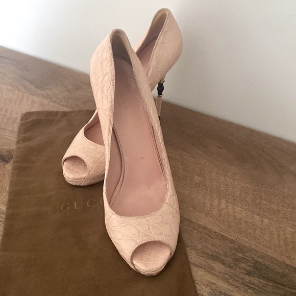 Gucci pink peep toe bamboo platform pumps - size 41. - Picture 2 of 9